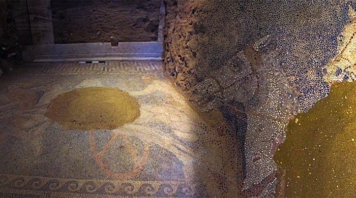 Редкой красоты мозаика найдена в гробнице в Греции