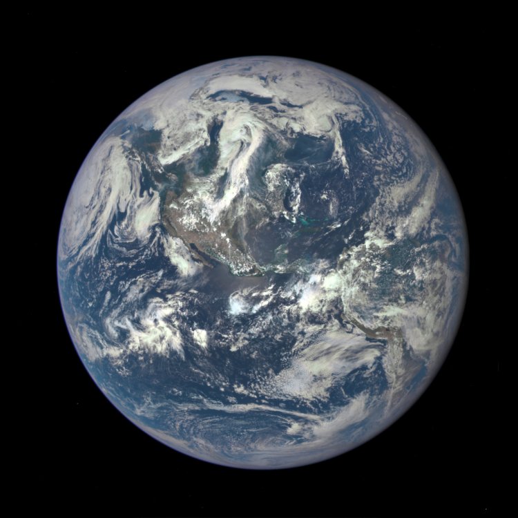 Новый спутник НАСА прислал впечатляющее фото Земли