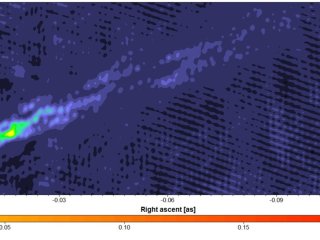 Изображение джета в галактике М87 (обсерватория Радиоастрон, частота 1668 МГц). Источник ФИАН
