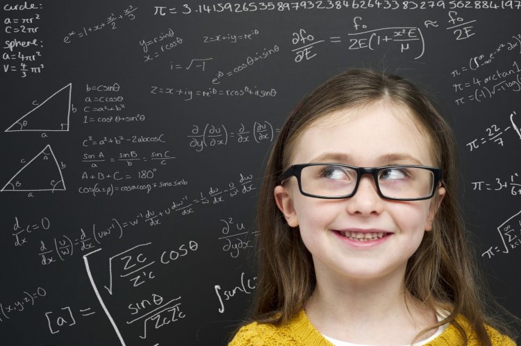 Чем современнее общество, тем лучше девочкам дается математика