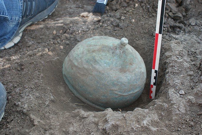 При раскопках в Краснодарском крае найден шлем сарматского воина