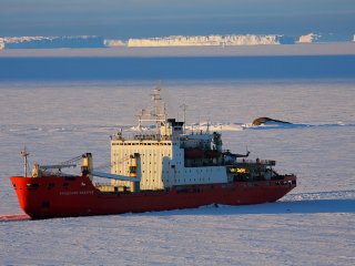 Научно-экспедиционное судно «Академик Федоров» ушло в очередной антарктический рейс