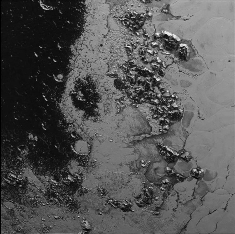 На Плутоне нашли еще одну горную цепь
