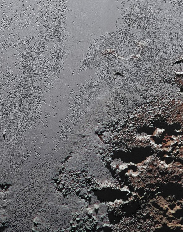 New Horizons прислал фотографии гор на поверхности Плутона