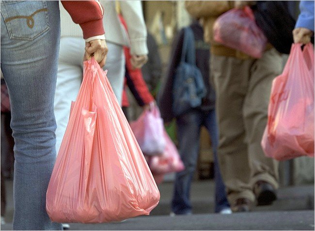 Европа ограничивает использование пластиковых пакетов