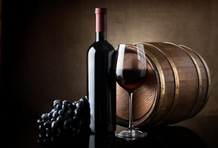 Знаменитый «бокал красного вина в день» полезен не всем