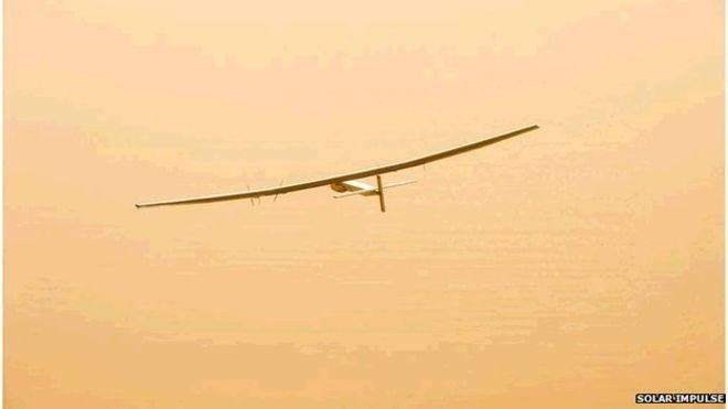 Самолет на солнечных батареях начал перелет через Тихий океан