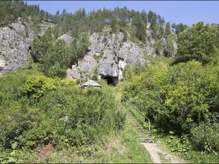 В Денисовой пещере работает экспедиция…