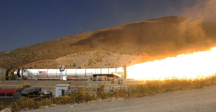 НАСА успешно испытало мотор новой ракеты