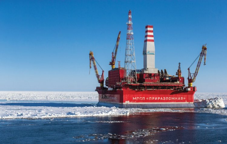 «Приразломная» — ледостойкая нефтяная платформа, предназначенная для разработки Приразломного месторожде- ния в Печорском море. В настоящий момент МЛСП «Приразломная» — единственная платформа, ведущая добычу нефти на российском арктическом шельфе.