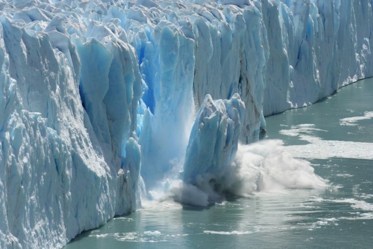 Льды в Гренландии тают из-за Исландского плюма