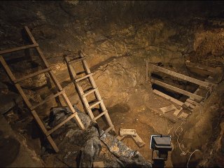 Раскопки в Денисовой пещере