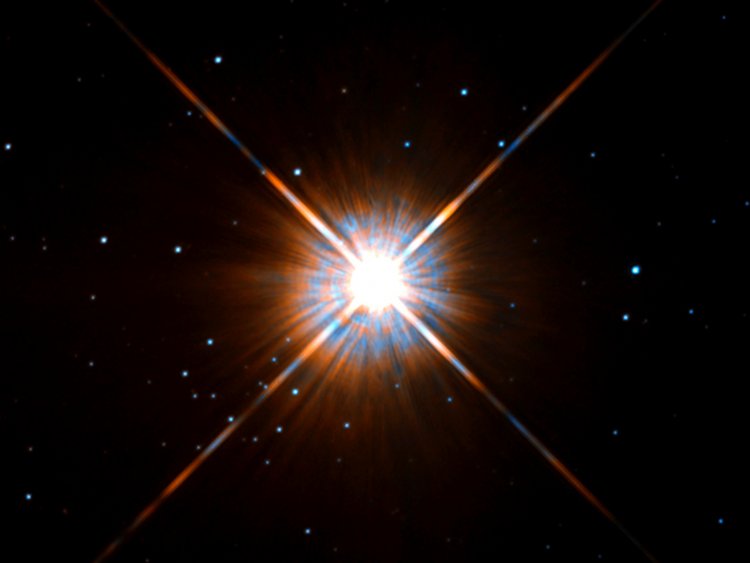 Проксима Центавра — ближайшая к Земле звезда. Фото: ESA/Hubble & NASA / Wikipedia