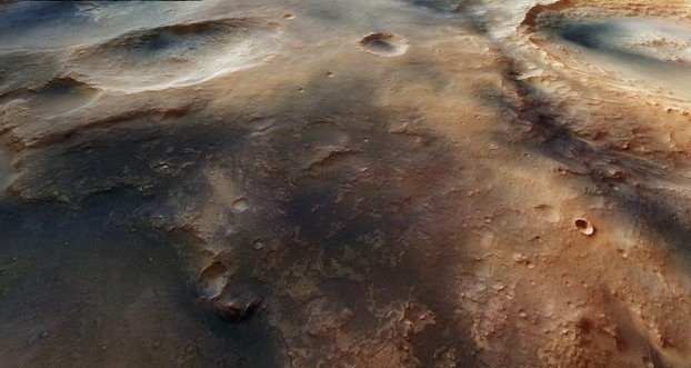 Новые фотографии поверхности Марса указывают на наличие воды и метана