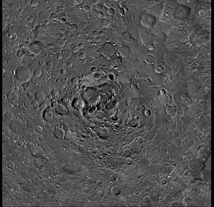 Детальное фото лунных кратеров