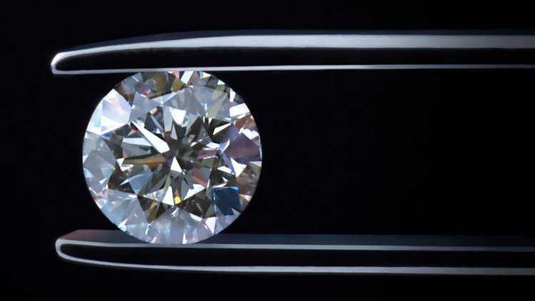 Алмаз выдерживает давление, в пять раз превышающее давление в ядре Земли