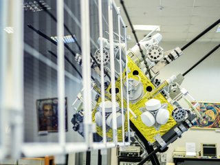 Макет КА «Ионосфера-М» (проект «Ионозонд») на выставке ИКИ РАН. Источник - Т.Жаркова, ИКИ РАН, 2022