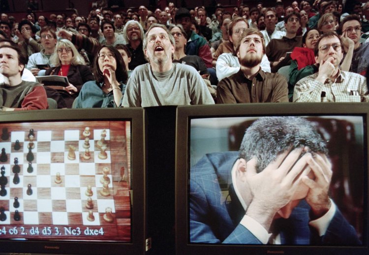 Проигрыш Гарри Каспарова шахматному суперкомпьютеру Deep Blue в 1997 г. вызвал небывалый резонанс во всем мире и казался предвестником новой эры — эры доминирования компьютера над человеком