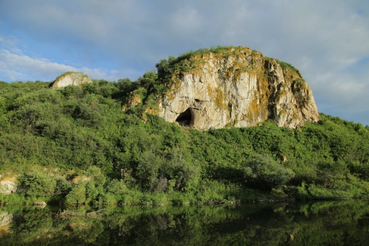 Чагырская пещера на Алтае. Источник: Институт археологии и этнографии СО РАН