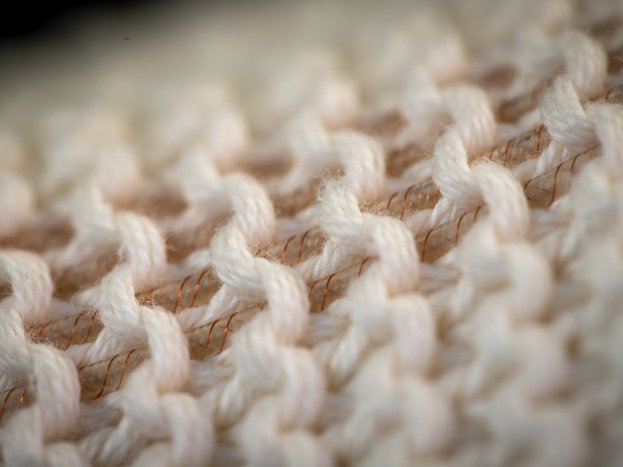 Разработан первый в мире насос в виде волокна, который можно вплести в одежду