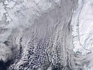 Рис. 1. Снимок со спутника MODIS во время холодного вторжения над Баренцевым морем 16 марта 2023 года. Источник NASA Worldview