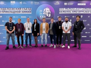 Ученые ДВФУ во время работы на Менделеевском съезде в Сочи. Фото: Олег Шичалин / предоставлено пресс-службой ДВФУ