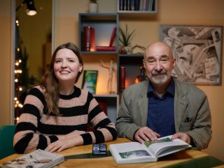 Корреспондент «Научной России» Янина Хужина и энтомолог Владимир Карцев. Фото: Елена Либрик / «Научная Россия»