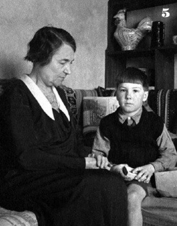 С бабушкой Елизаветой Дмитриевной Крыловой