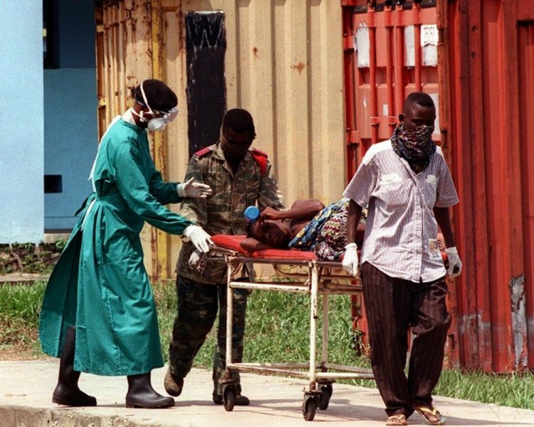 Вирус Эбола считает свои жертвы сотнями