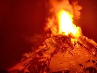 Началось извержение вулкана Вильяррика в Чили