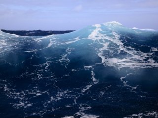 Шторм на средней широте: теплые океанские течения смещаются к северу