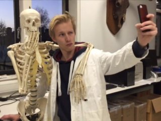 А ваша лаборатория участвует в Mannequin Challenge?