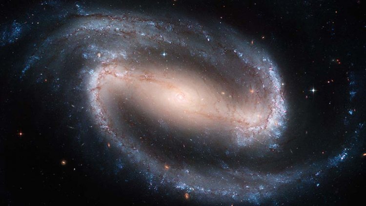 Высокоскоростные газовые столкновения предотвращают рождение звезд в барах спиральных галактик