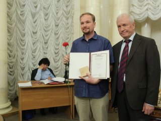 Золото науки: в РАН наградили молодых…