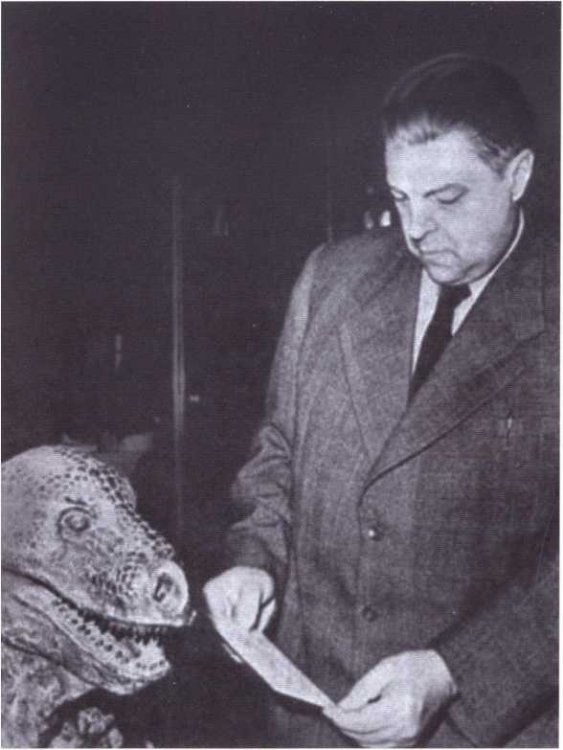 И.А. Ефремов в Палеонтологическом музее