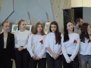 Выставка детских рисунков о войне и Победе открылась во Дворце пионеров. Фото: Никита Ланской / Научная Россия