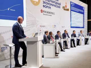 Сессия «Наука в сфере ИИ: новый путь к лидерству» Петербургского международного экономического форума прошла 20 июня. Фото: Сергей Сильвер / Фотобанк Росконгресс