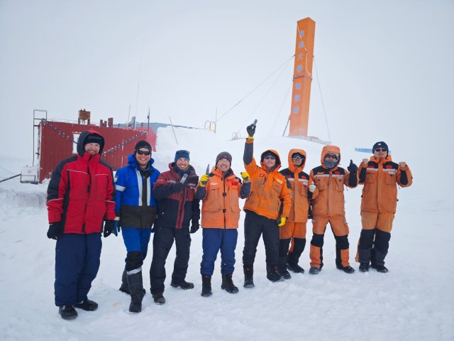 Завершение бурения льда российско-китайской экспедицией. Предоставлено Германом Лейченковым