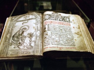 Первая датированная русская печатная книга "Апостол", изданная в 1564 году Фото © Сергей Величкин/ ТАСС