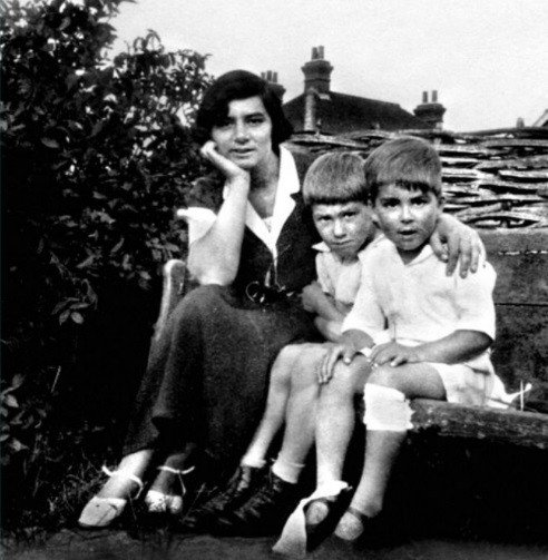 А.А. Капица с сыновьями, Кембридж, 1935 г.