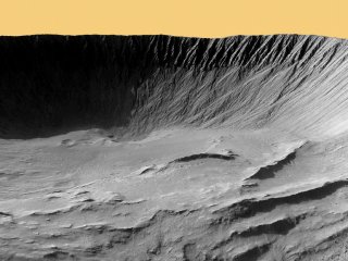 Найдены молодые селевые потоки на Марсе