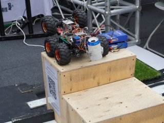 Модель шестиколесного робота для сбора мусора в Арктике