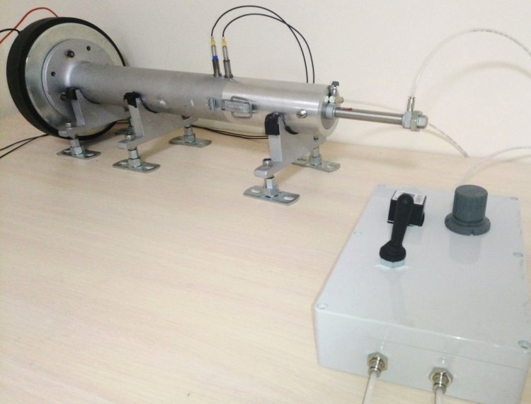 Интерферометр с системой контроля поджатия образцов звукопоглощающих конструкций