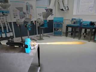 Установка, которая распыляет термобарьерное покрытие на детали газотурбинного двигателя. Фото из личного архива Николая Барашева