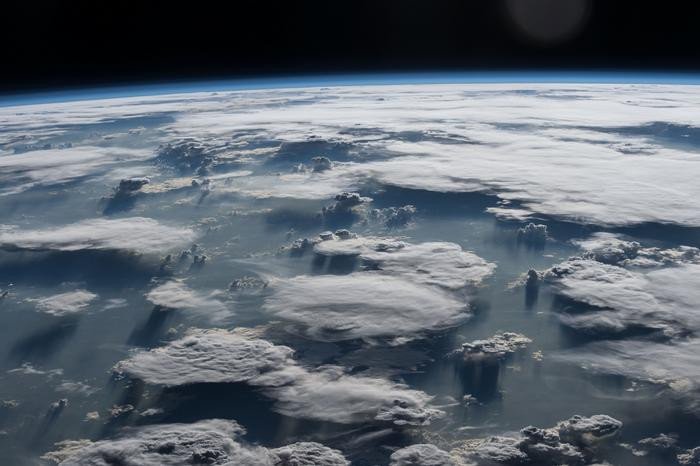 Облака-наковальни. Номер снимка ISS042-E-215303, сделанный с Международной космической станции