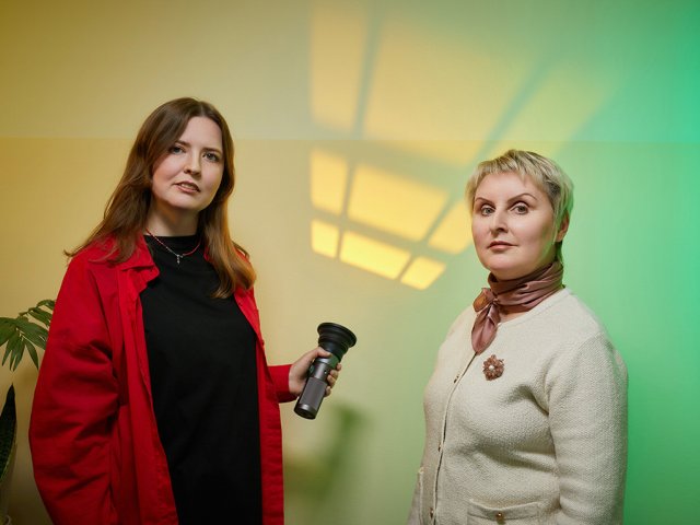 Корреспондент портала «Научная Россия» Янина Хужина и старший научный сотрудник Института археологии РАН Лилия Яворская. Фото: Елена Либрик / «Научная Россия»