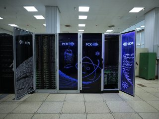 В ОИЯИ продемонстрировали обновленный суперкомпьютер «Говорун». Фото: Ольга Мерзлякова / Научная Россия