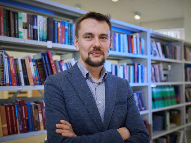 Заведующий лабораторией интеллектуального химического дизайна химического факультета МГУ, кандидат химических наук Артем Александрович Митрофанов. Фото: Елена Либрик / «Научная Россия»