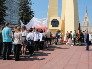 В МГУ почтили память защитников Отечества. Фото: Ольга Мерзлякова / Научная Россия