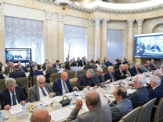 Президиум РАН заслушал доклады лауреатов Государственных премий в области науки и технологий 2025 г. Источник фото: Российская академия наук